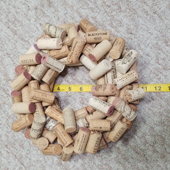 Hand Crafted Basic Layered Wine Corks Wreath Small - Picture 3 of 9